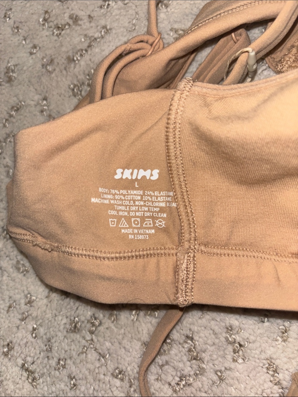 SKIMS
MATERNITY NURSING SCOOP BRALETTE
Color Clay
Size Large - Picture 3 of 4